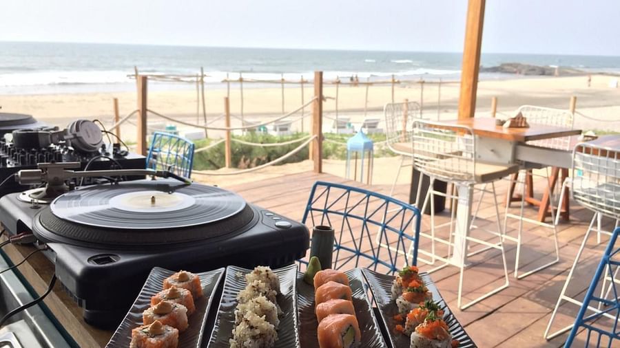 Restaurant in Morjim, Living Room Beach Resort 7