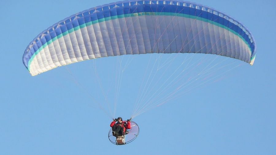 Ojaswi Himalayan Resort Nainital 1280px-Powered paragliding 1450620