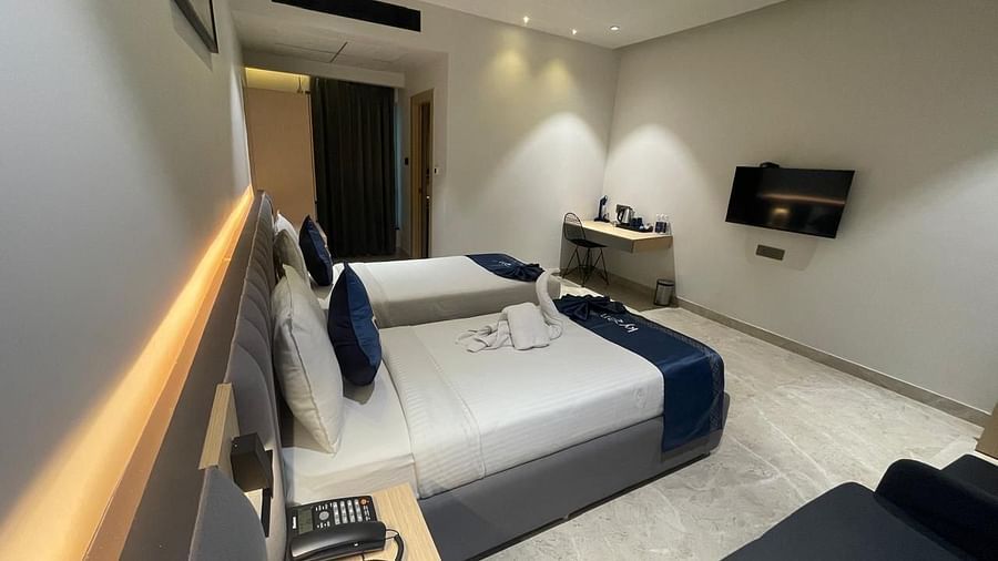 Side view suite with soft lighting and a comfortable bed at Hotel Kyzen HiTech City – Your Zenly Stay