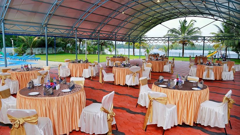 Renai Blue Waters Cherai Resort 8