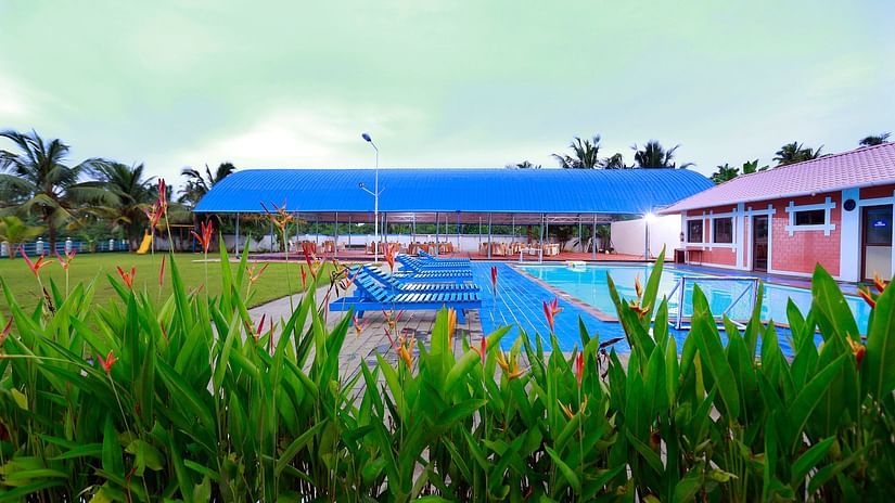 Renai Blue Waters Cherai Resort 9