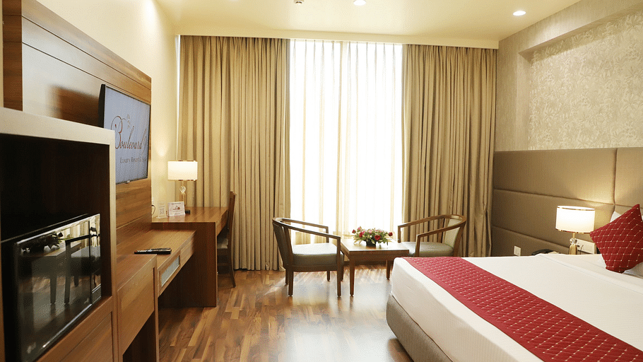 EXECUTIVE ROOM 1