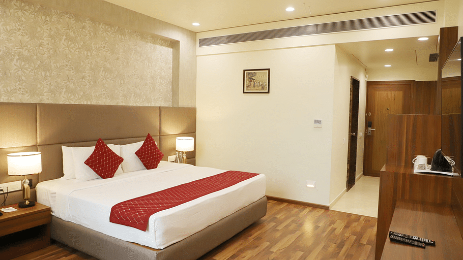 EXECUTIVE ROOM 2