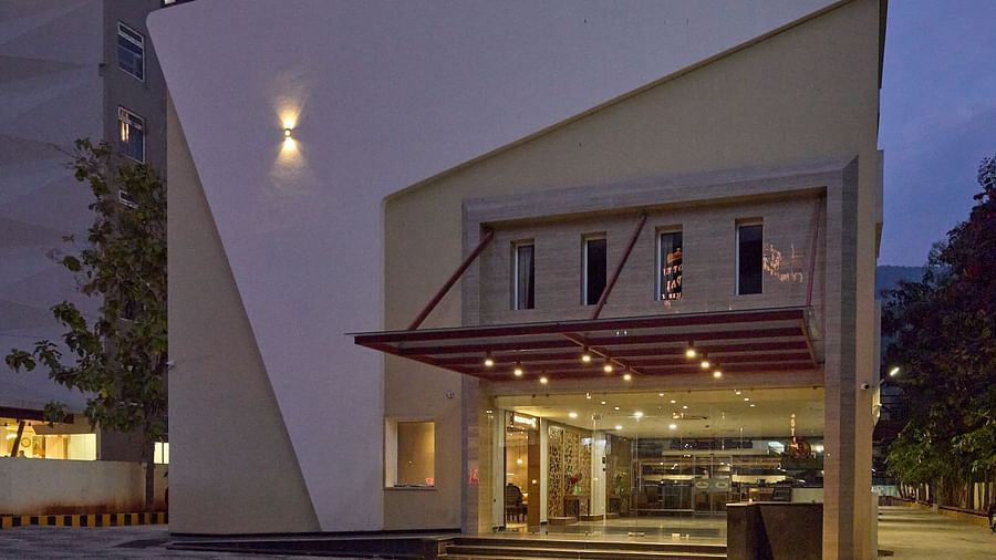 view of the facade of the hotel - Golden Tulip, Tirupati