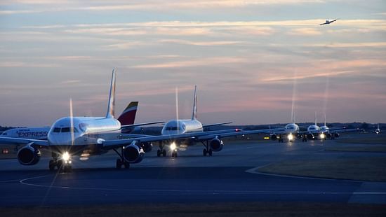 airport-4197563 1920