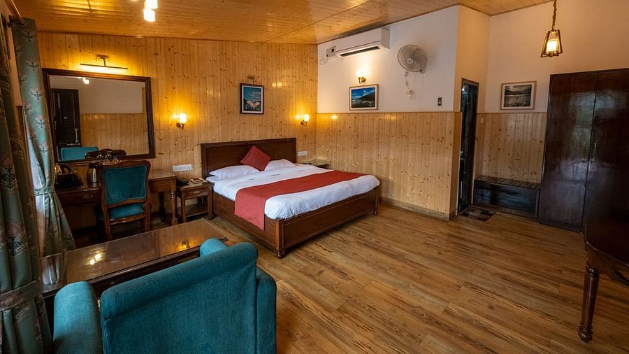 Spacious room with a cosy bed at Himalaya Hotel, Nainital