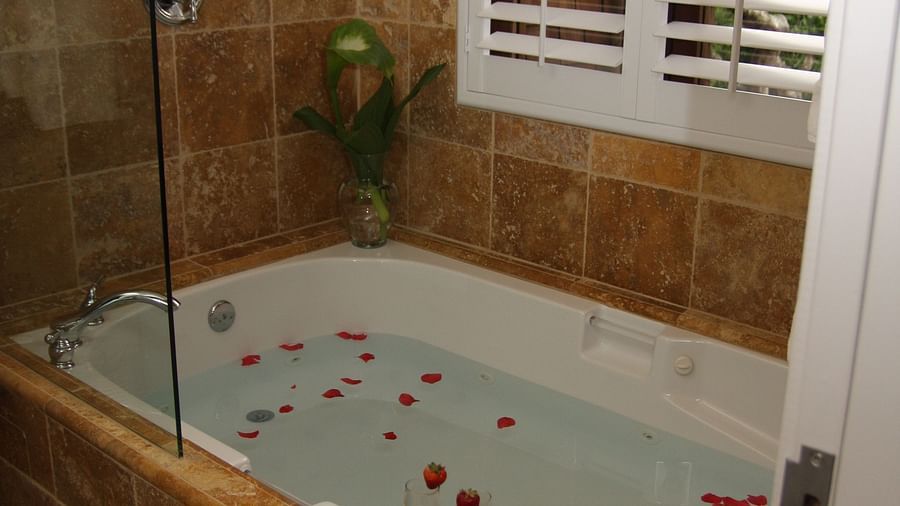 A relaxing soaking tub in a beautifully designed bathroom - Brewery Gulch Inn & Spa