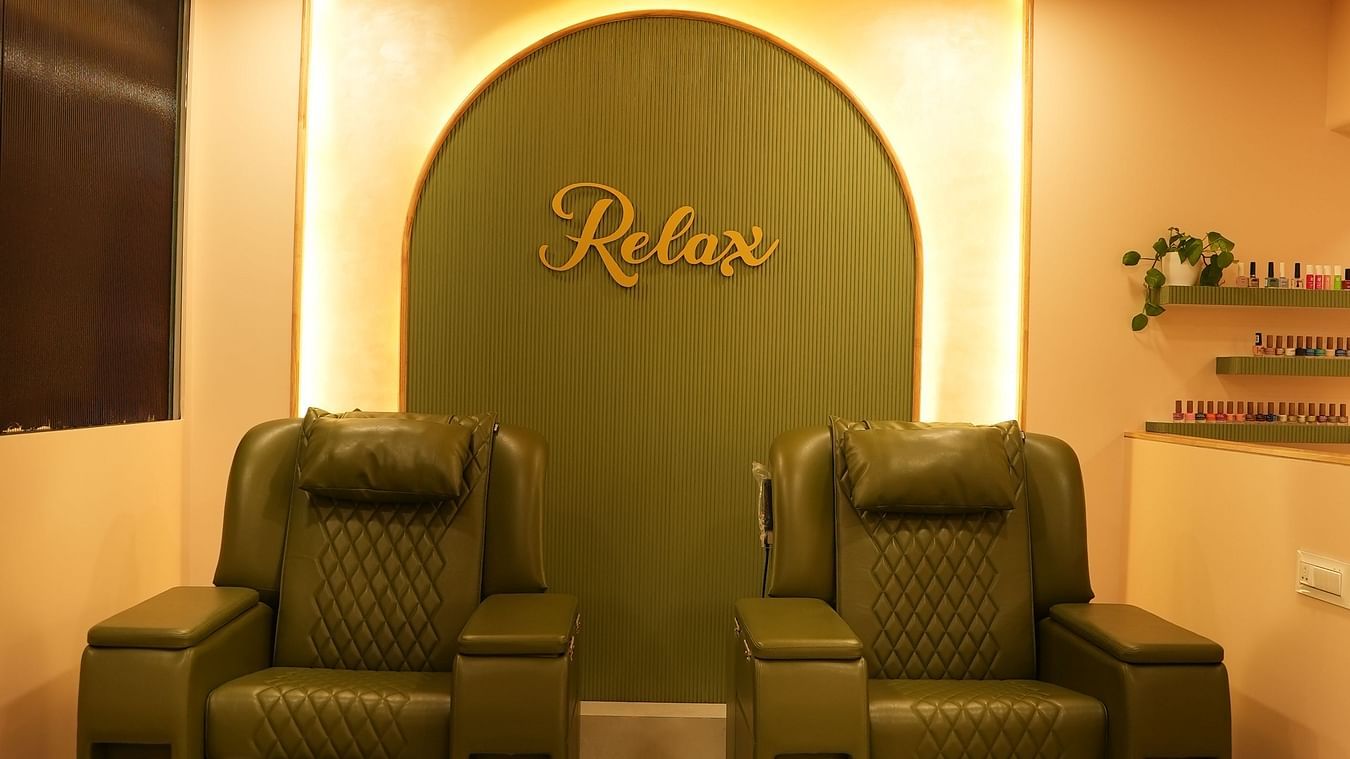IOSIS Spa & Wellness | Luxury cushioned chairs