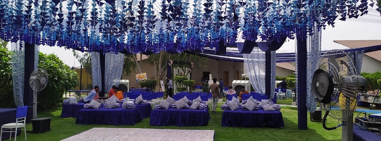 Hanging decor with a carpet in an outdoor setting.