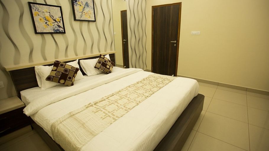 Hotel Benaka Suites, Bangalore Bangalore Deluxe Room Benaka Suites Bangalore 4