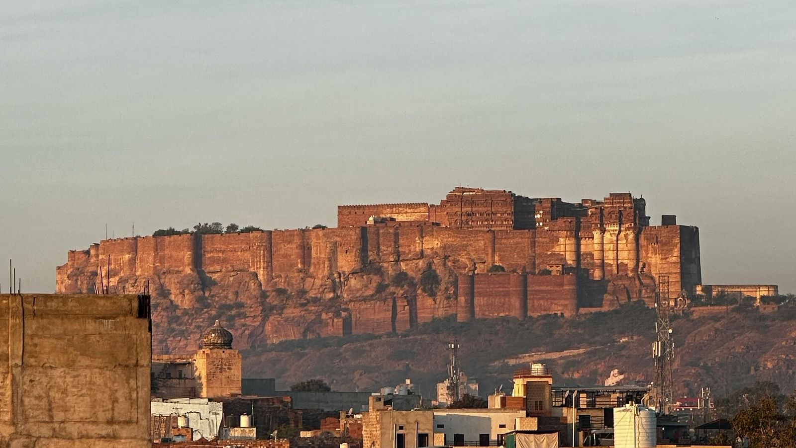 image of the Mehrangarh fort in jodhpur with buildings in the foreground.