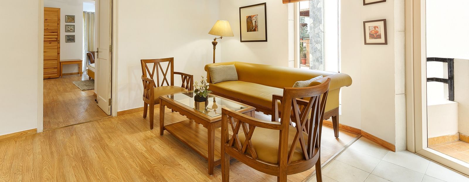 Leaving Area with chair and comfy sofa with a lamp - Pinewood Nainital 