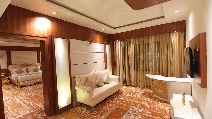 The Royal Suite features a spacious seating area 4 - Udman Hotel Haridwar