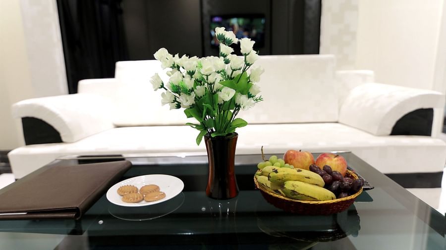 The sofa and teapoy at the Junior Suite - Theme Modern 6 - Udman Hotel Haridwar
