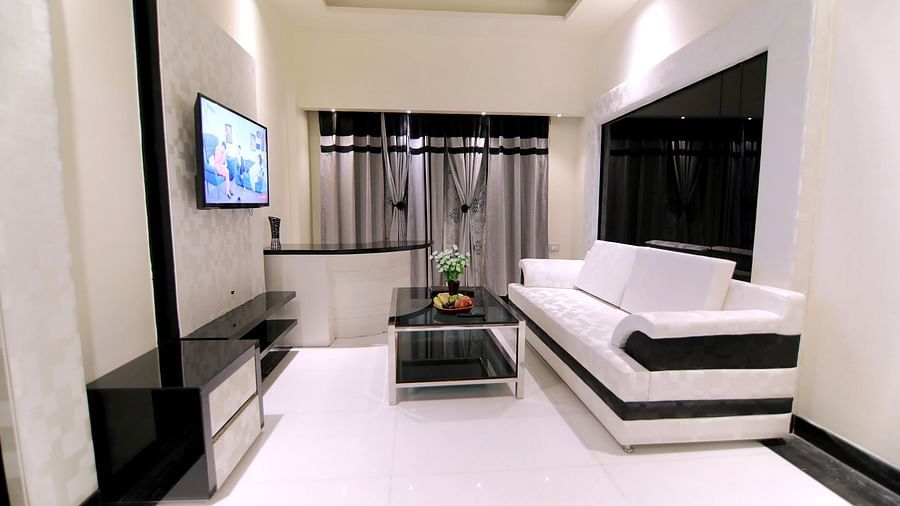 The black and white interiors of the Junior Suite - Theme Modern 9 - Udman Hotel Haridwar