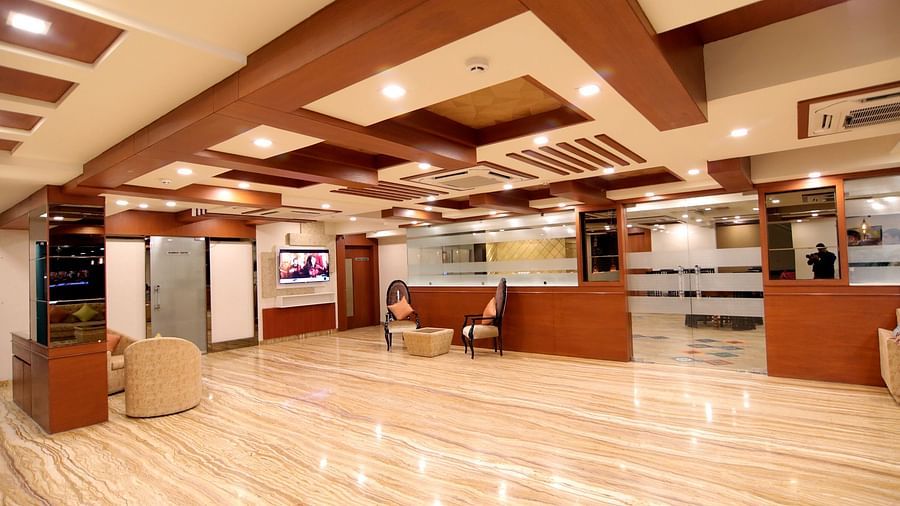 The interiors of the Lobby features wooden panels with lights 2 - Udman Hotel Haridwar