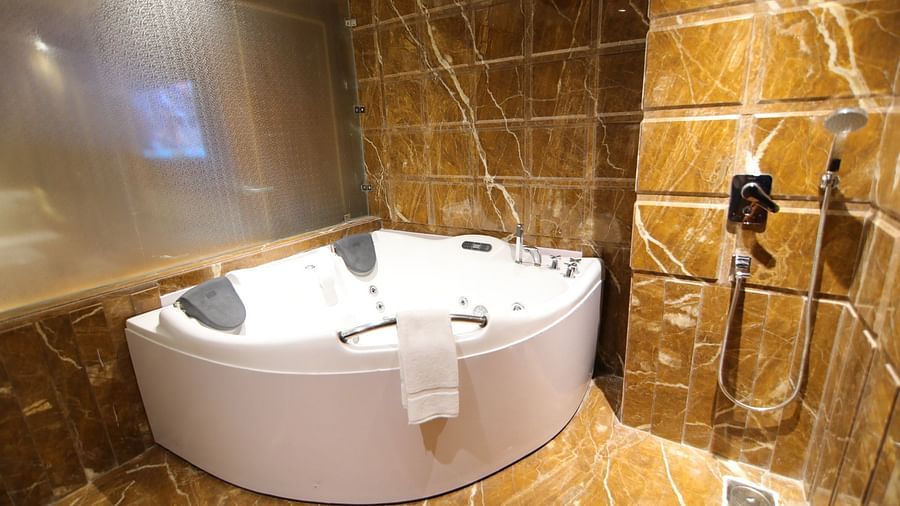 The Jacuzzi at the Royal Suite 6 - Udman Hotel Haridwar