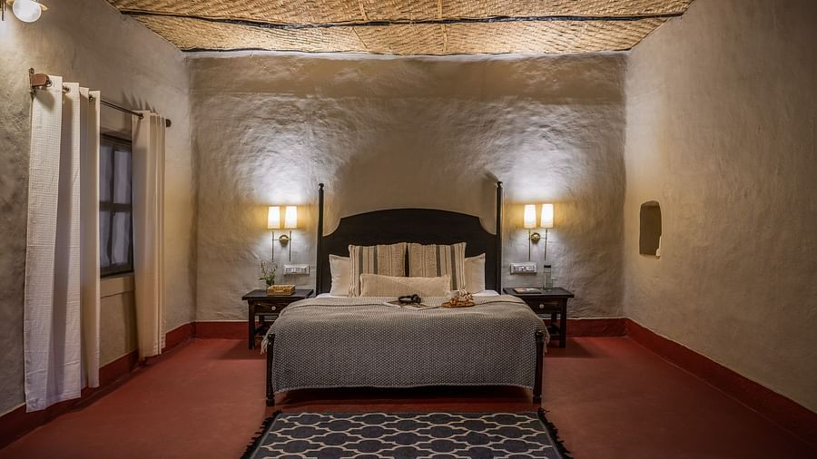 Front view of the king size bed at Mud House Suites at Saccharum Safari Lodge, Balaghat