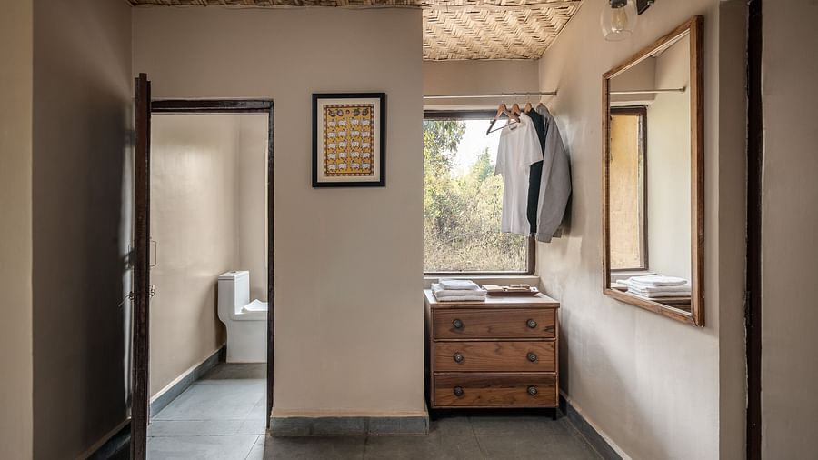 Additional washroom at the Mud House Suite at Saccharum Safari Lodge, Balaghat