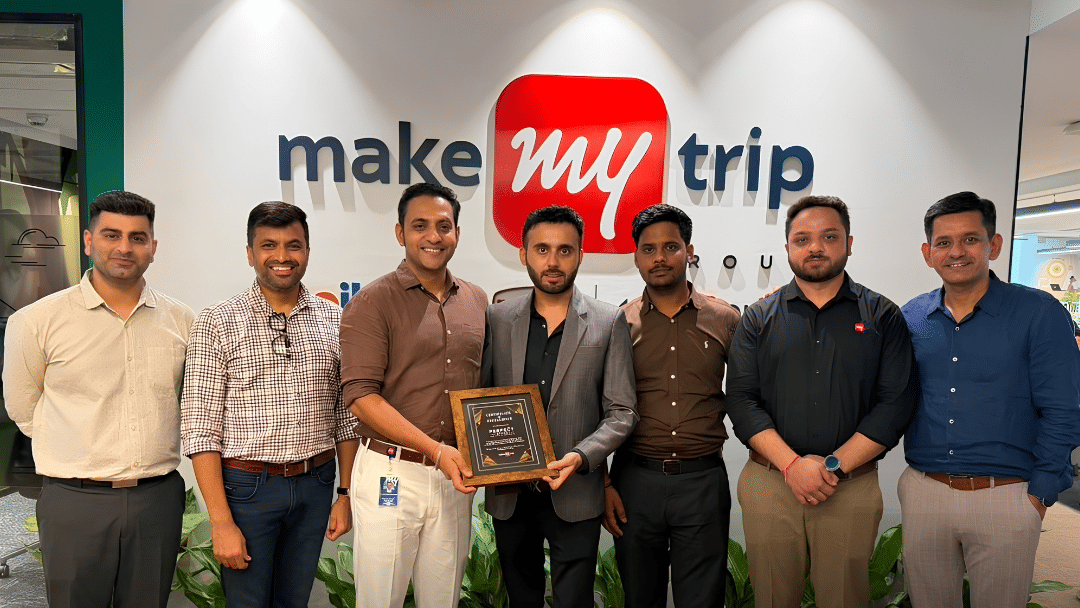 MakeMyTrip recognition award presented to the Perfectstayz Hotels & Resorts team for generating 23k+ room nights in Q1