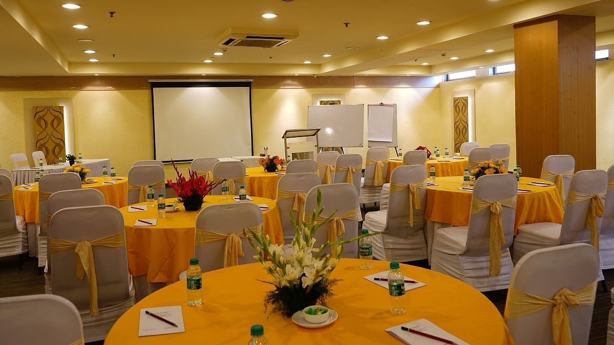 Cluster seating arrangement at our banquet at Shervani Nehru Place, New Delhi