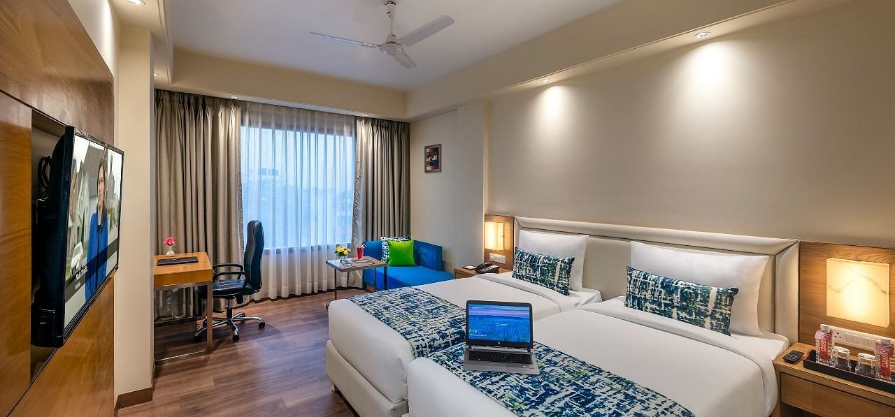 CLUB ROOM 6