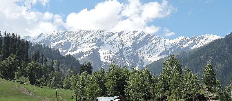 Image of Solang Valley Manali with snow capped mountains in the background
