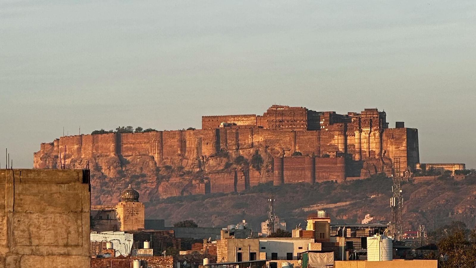 image of the Mehrangarh fort in jodhpur with buildings in the foreground.