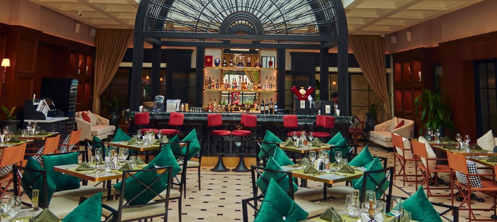 Restaurant at KertelSuites, featuring an elegant chandelier hanging above neatly arranged seating