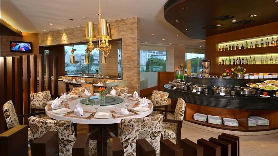 White Violet Restaurant at HotelMajestic Court Sarovar Portico Navi Mumbai 5