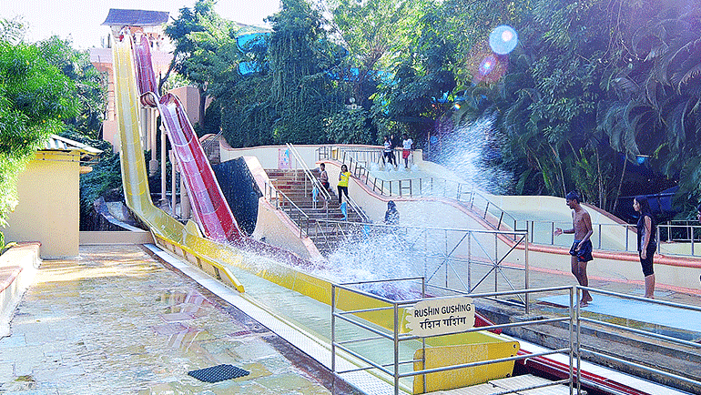 Water Kingdom - View of the RUSHING-GUSHIN HUMUNGA KOWABUNGA at the water park