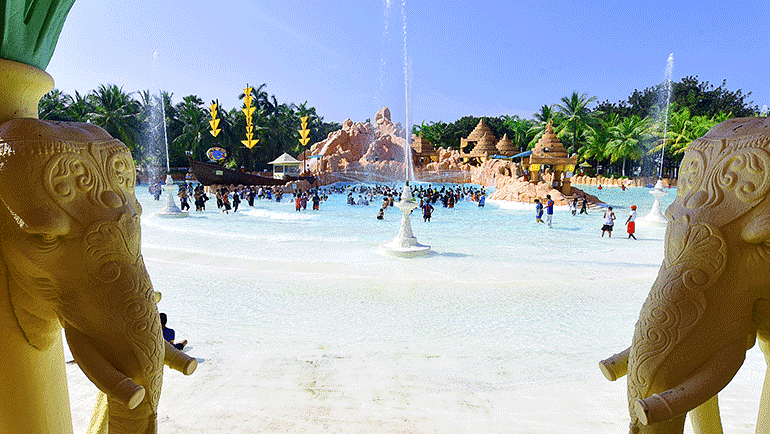 Water Kingdom - View of the WETLANTIC WAVEPOOL