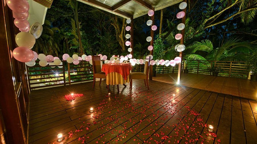 romantic outdoor dining setup at Hotel Sentinel