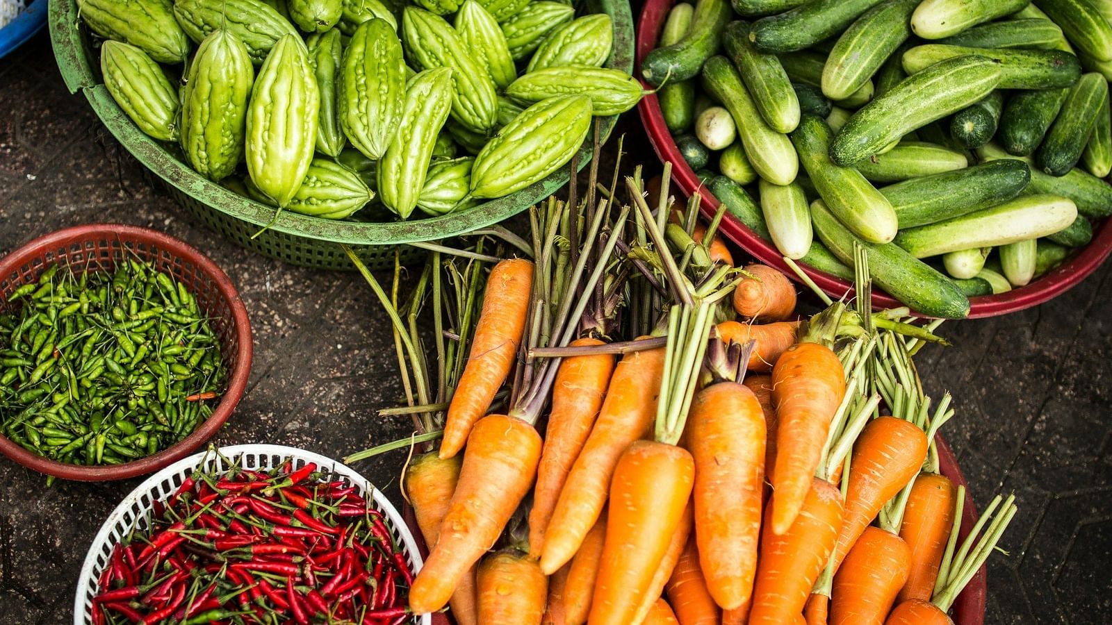 An aerial view of many veggies kept in a tray.