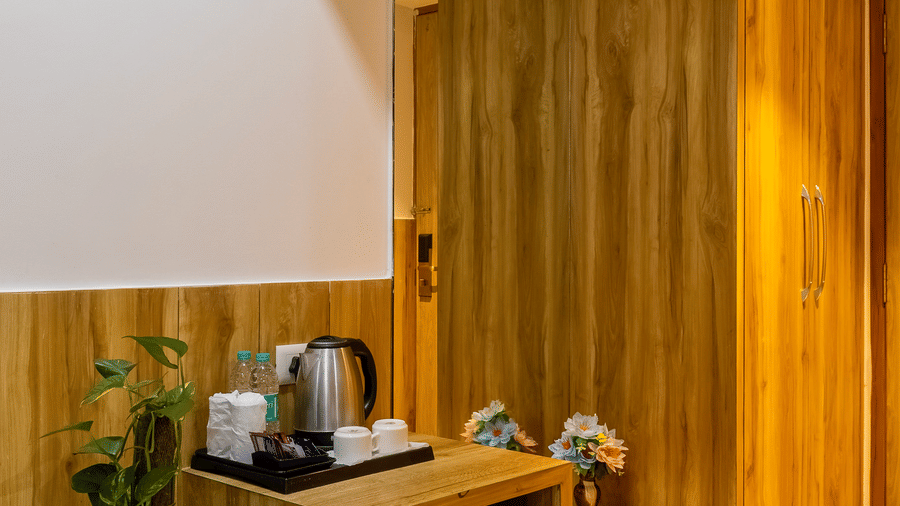 Executive Room at Hotel Corporate Suites featuring a minibar on the counter with tea and coffee maker on top