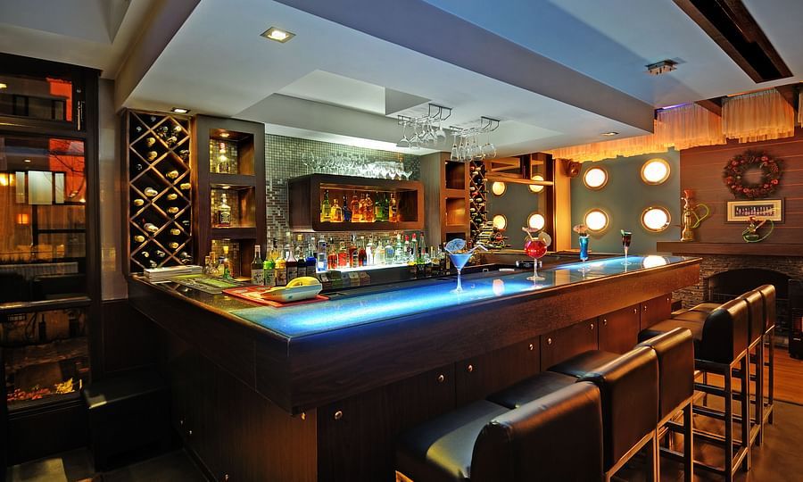 alt-text Renest River Country Resort  Manali Blu Bar 1