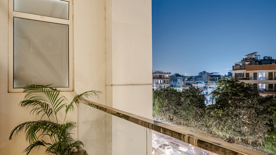 Balcony of Lime Tree Luxury Studio featuring a potted plant and an evening view of the surroundings.