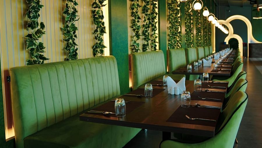 Dining1