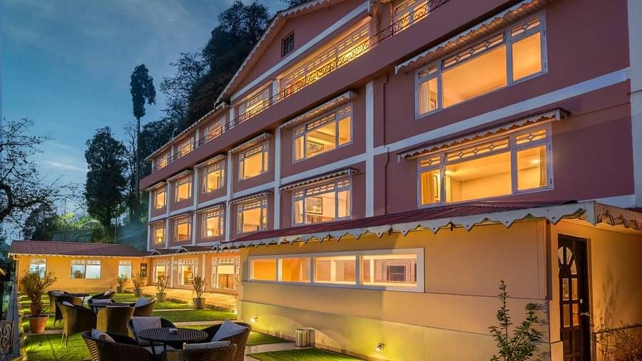 An exterior view of the back of the property | Summit Oakden Resort & Spa, Mall Road