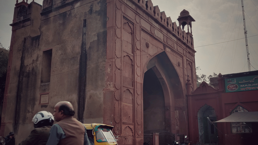 Delhi Gate in Agra featuring a monumental structure amidst a busy road.