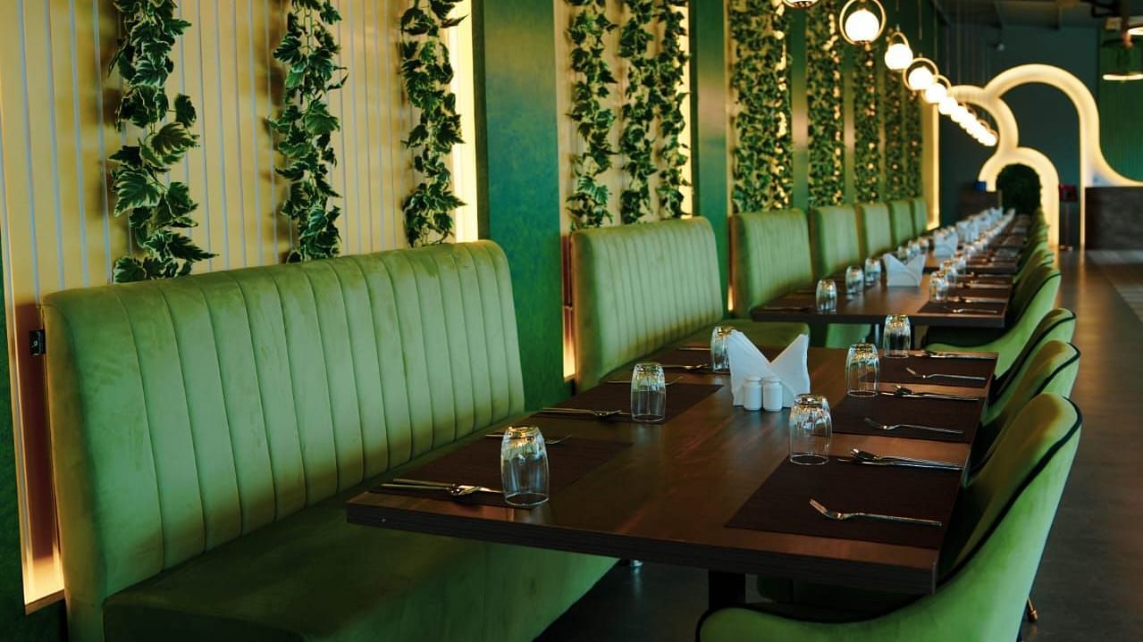 Dining1