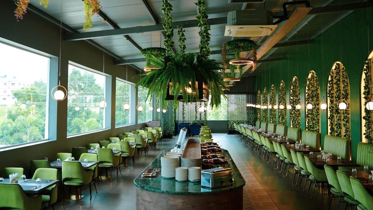 Dining4