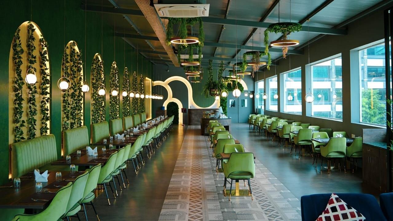 Dining6