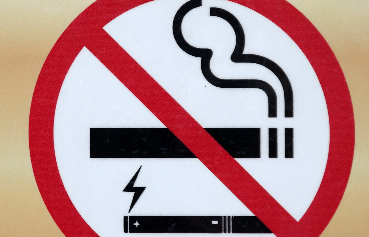 An image shoeing no Smoking sign featuring a cigarette and an electronic cigarette crossed out within a circle.