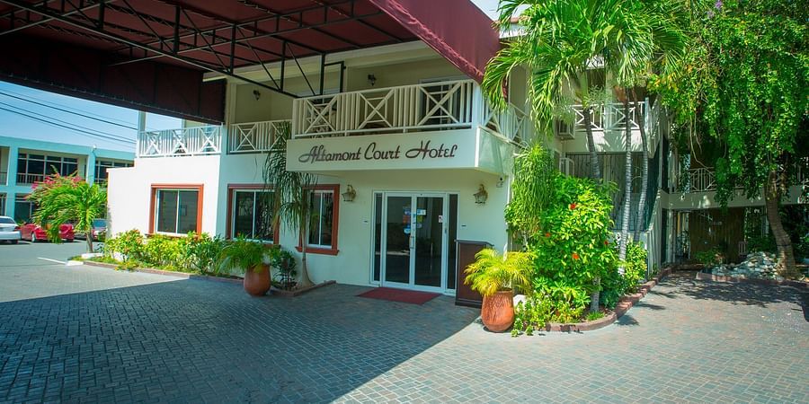 alt-text hotel port cocher 2 1