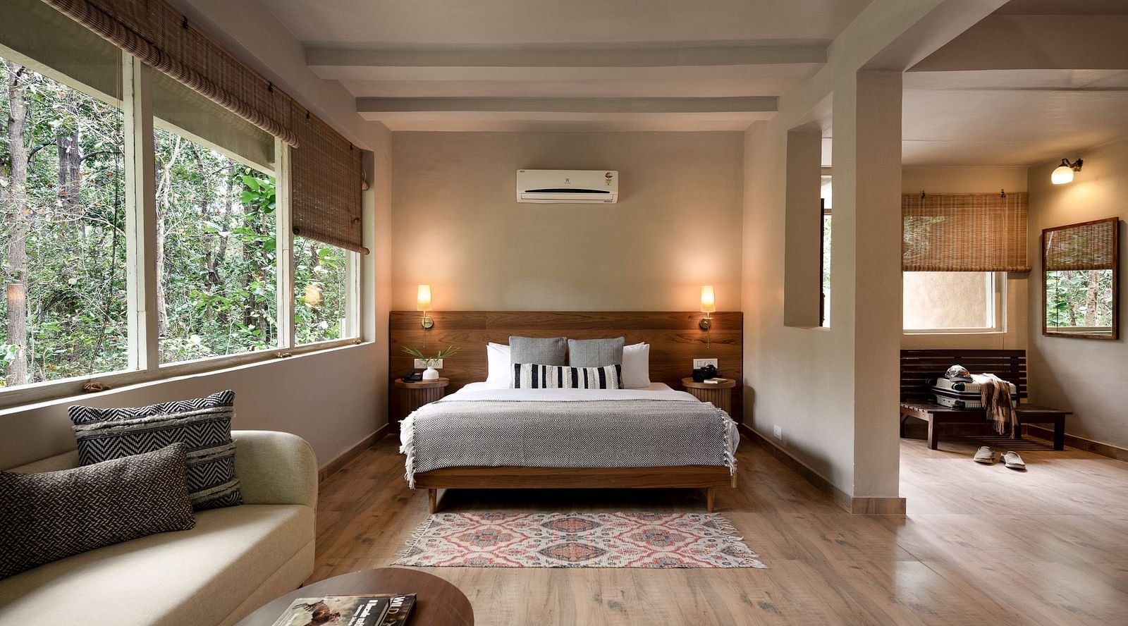 A king size bed at Jungle Cottage at Saccharum Safari Lodge, Balaghat
