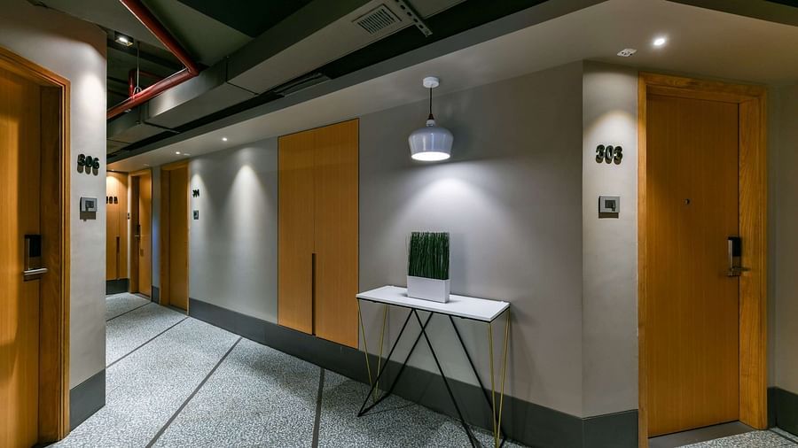 A corridor with paths branching off to two sides at Indie Stays, BKC Kalina.
