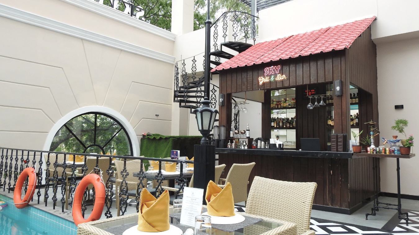 poolside bar - Hotel Polo Towers, Agartala