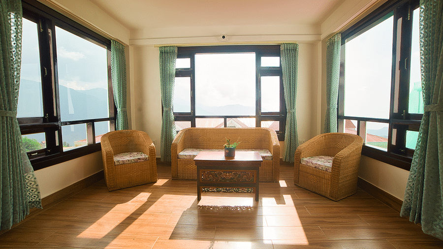 lounge sitting 2