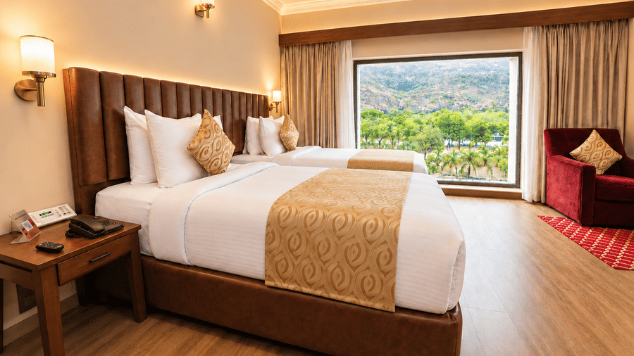 Hill View Room 4